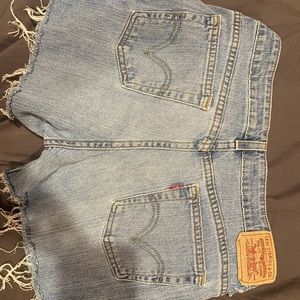 Levi shorts mid waist